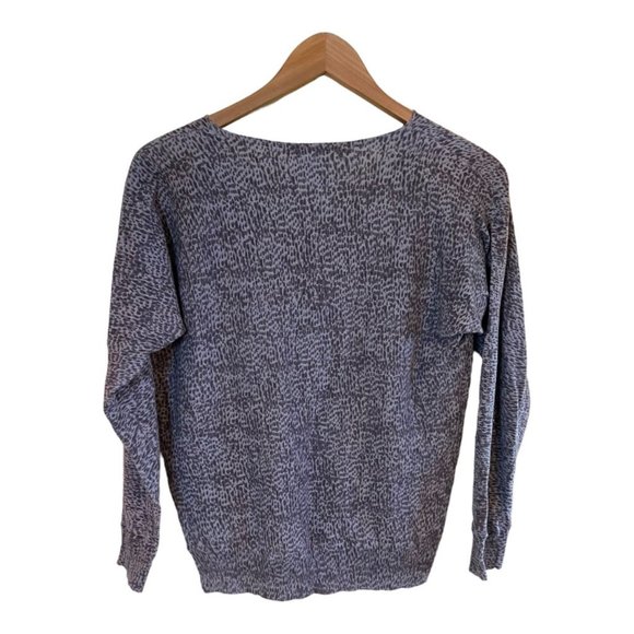 Chico's Cheetah Print Crew Neck Long Sleeve Soft Knit Pullover Womens Size 1 - Picture 3 of 5